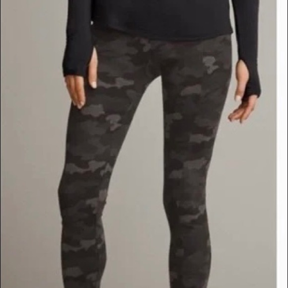 Cabi ATC Gray Camo Side-Seam  Pocket Leggings - active wear - Picture 4 of 5